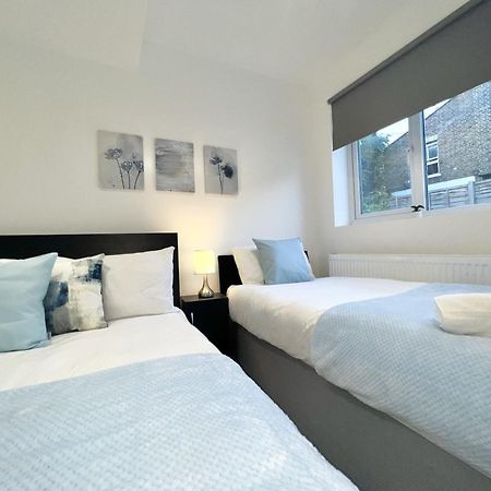 Charming 3-Bed Flat In Shepherds Bush - Sleeps 9 ลอนดอน ภายนอก รูปภาพ